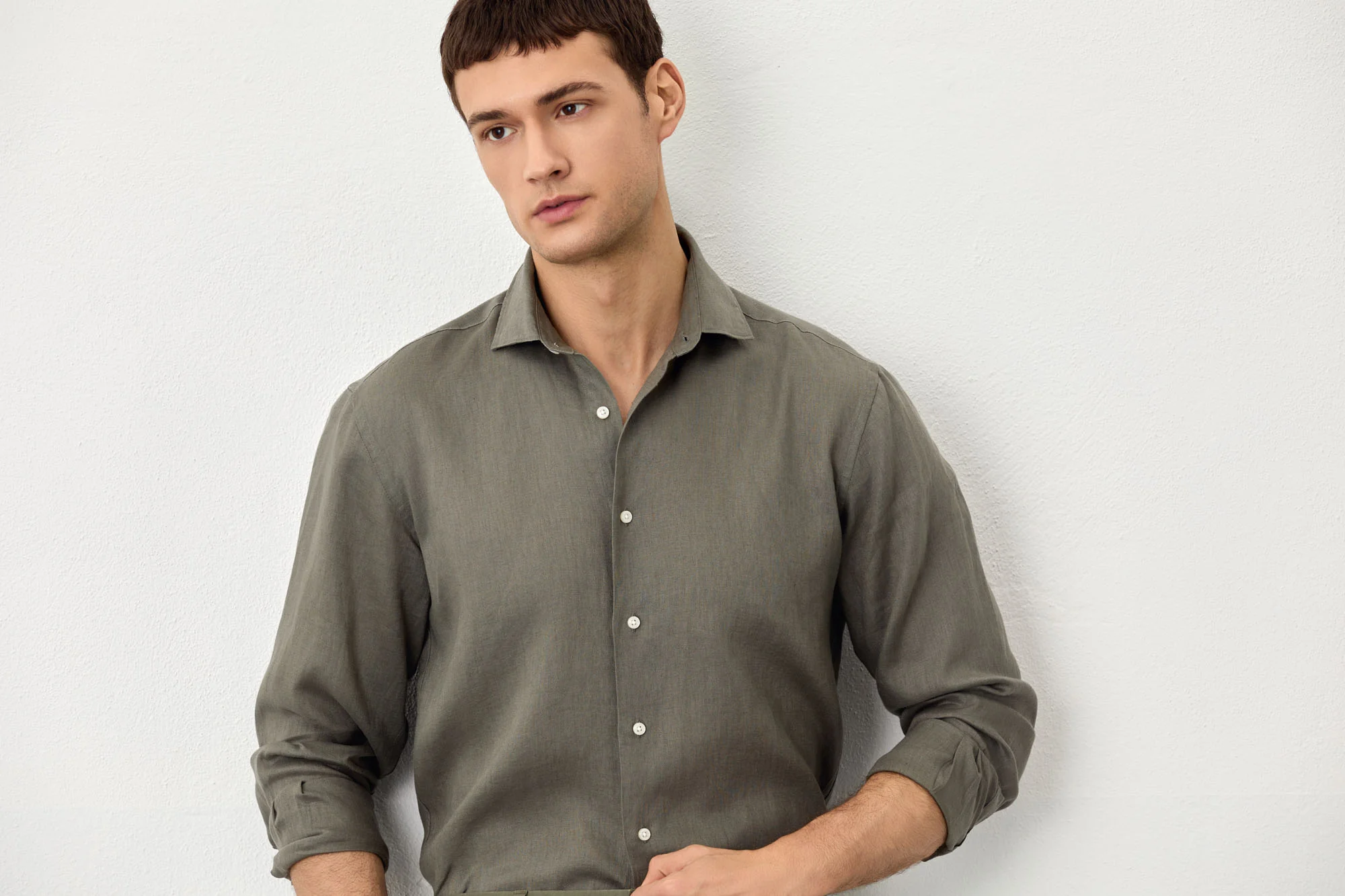 Slim Fit Open Shirt in 100% Linen - Image 4